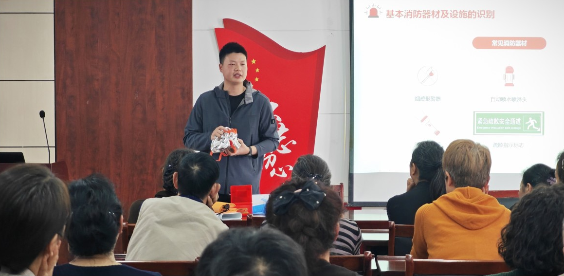 依愛消防重陽進社區(qū)，金秋慰問情暖夕陽紅